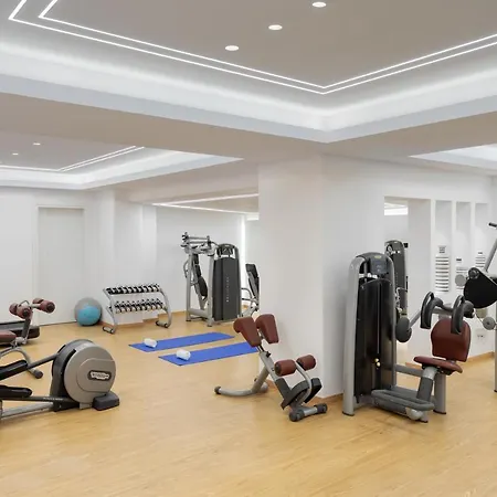 Mykonos Grand & מלון