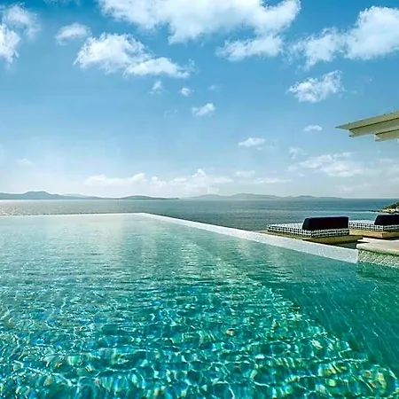 Mykonos Grand & 5*